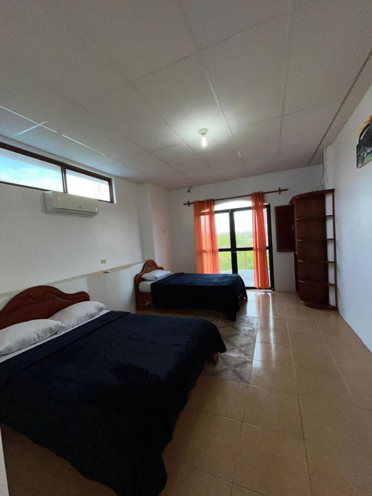 Hostal Poseidon Puerto Villamil Exterior foto