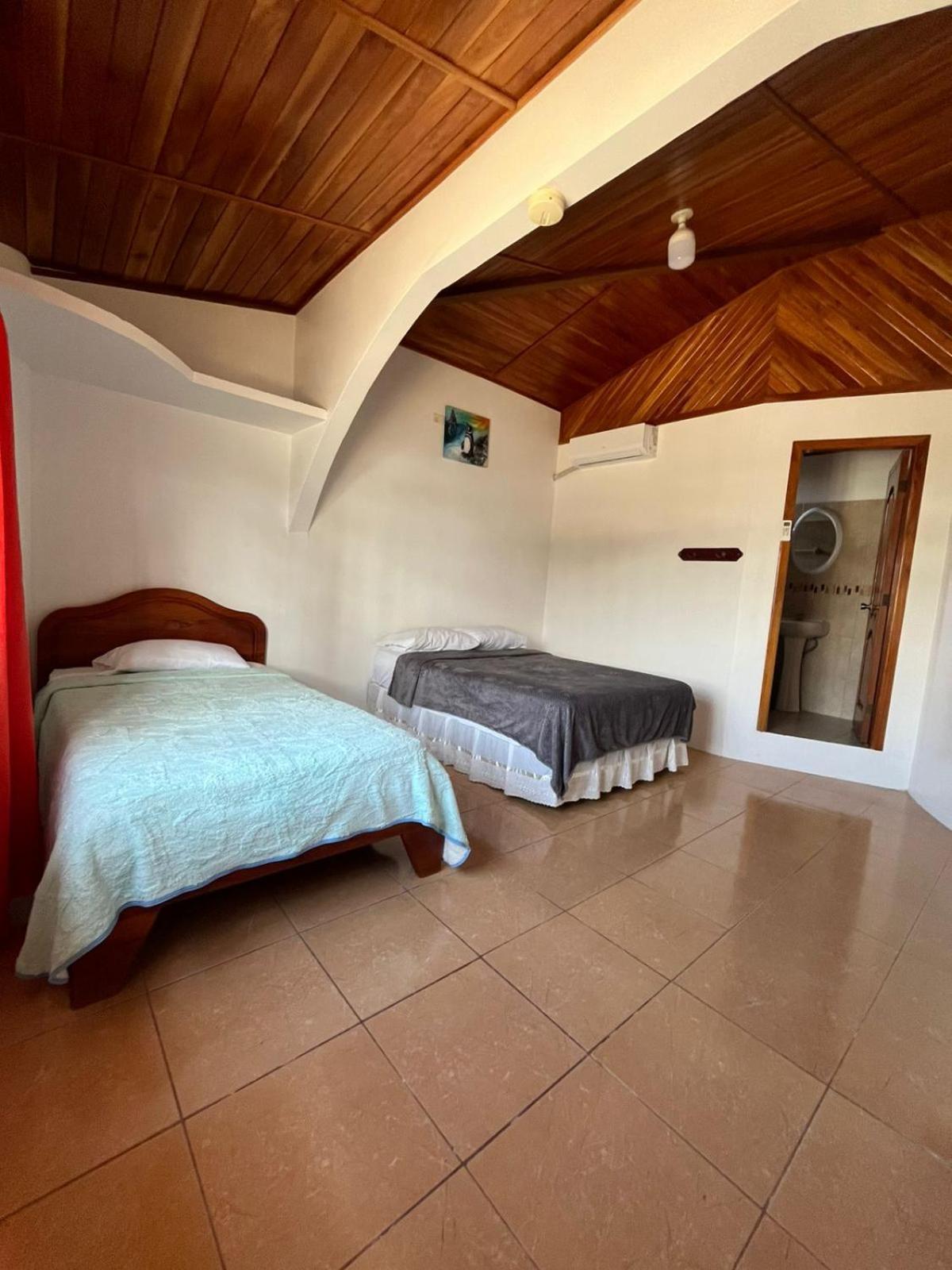 Hostal Poseidon Puerto Villamil Exterior foto
